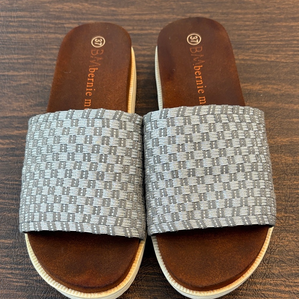bernie mev. Silver Woven-Texture Slide Sandals with contour Footbed
